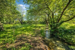 camping-a-la-ferme-la-folie-glamping-lagnes-gorde-b1b4192e-3805-4737-96c3-e0eee53037d2